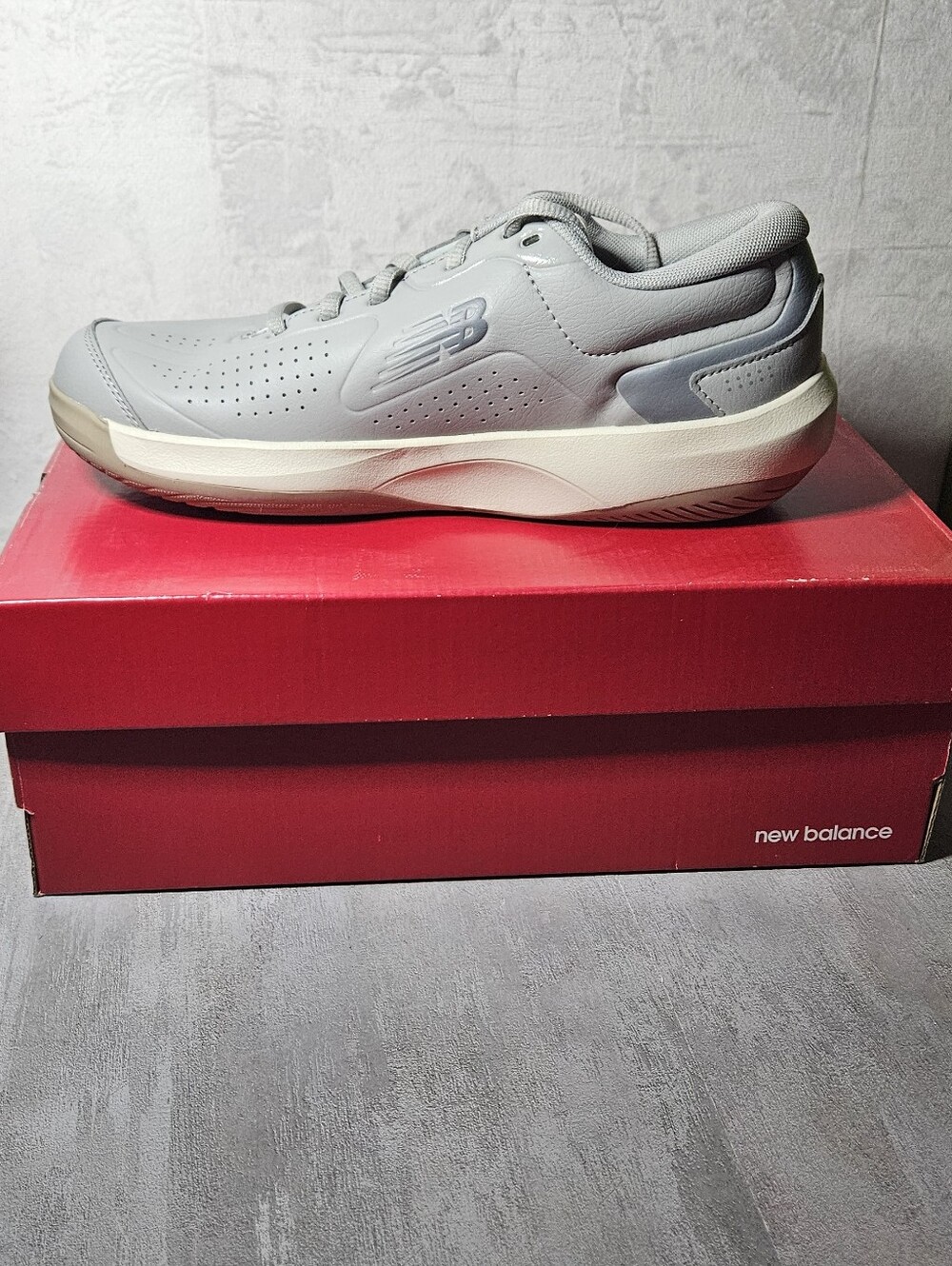 New Balance 696v5 tennis shoes grey and white